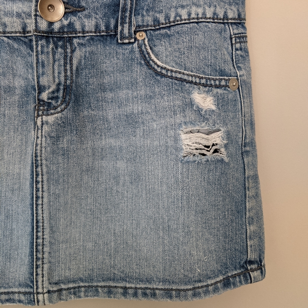 SO Distressed Denim Skirt - Picture 3 of 4